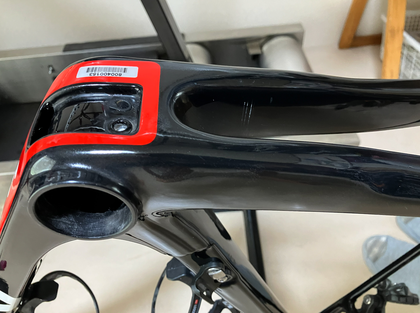 補修と黒塗装を終えたARGON18のシートステー