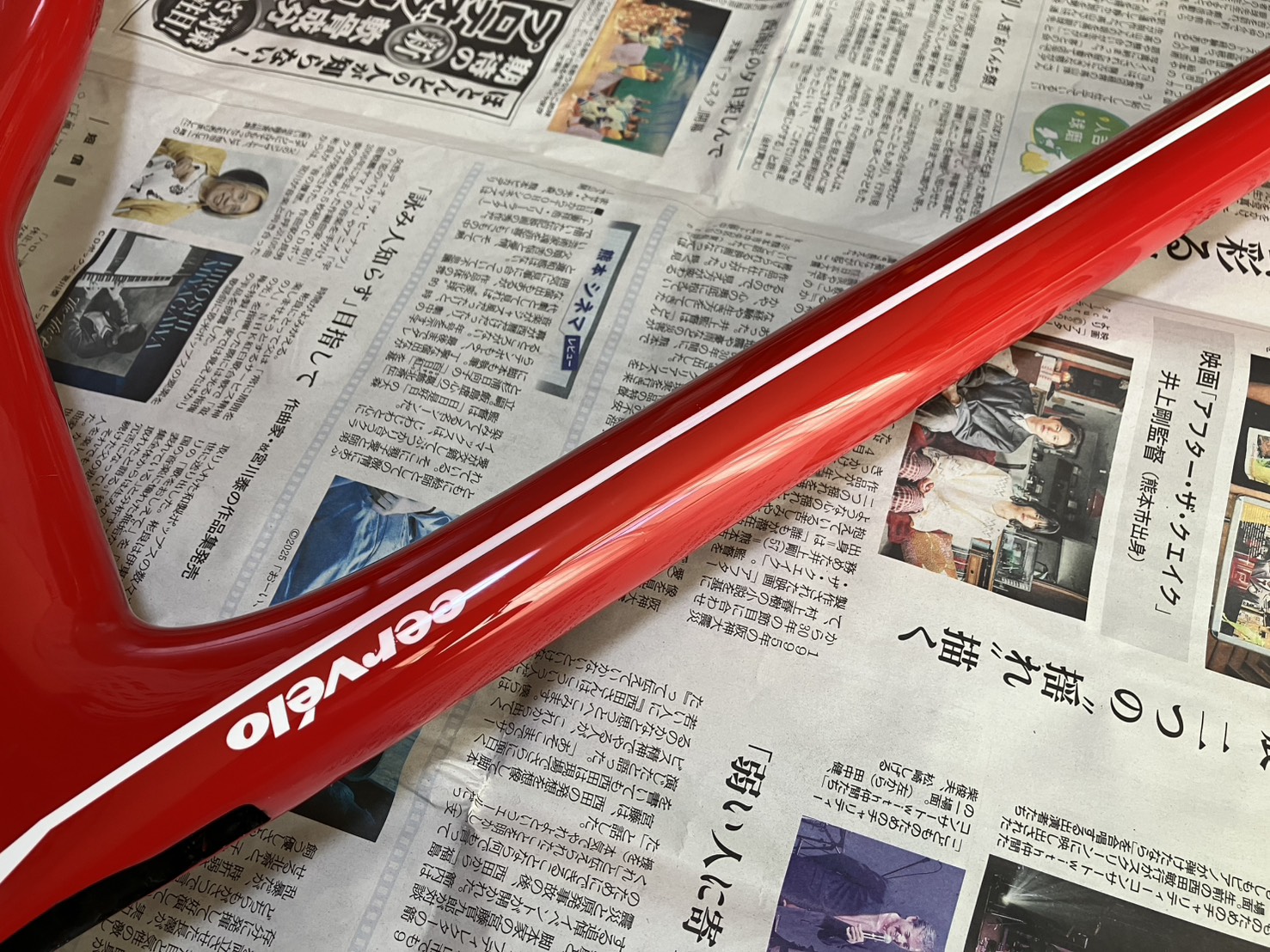 修理と塗装が完了したCerveloトップチューブ