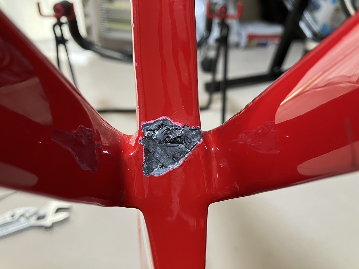 前回修理時のCerveloフレーム損傷部
