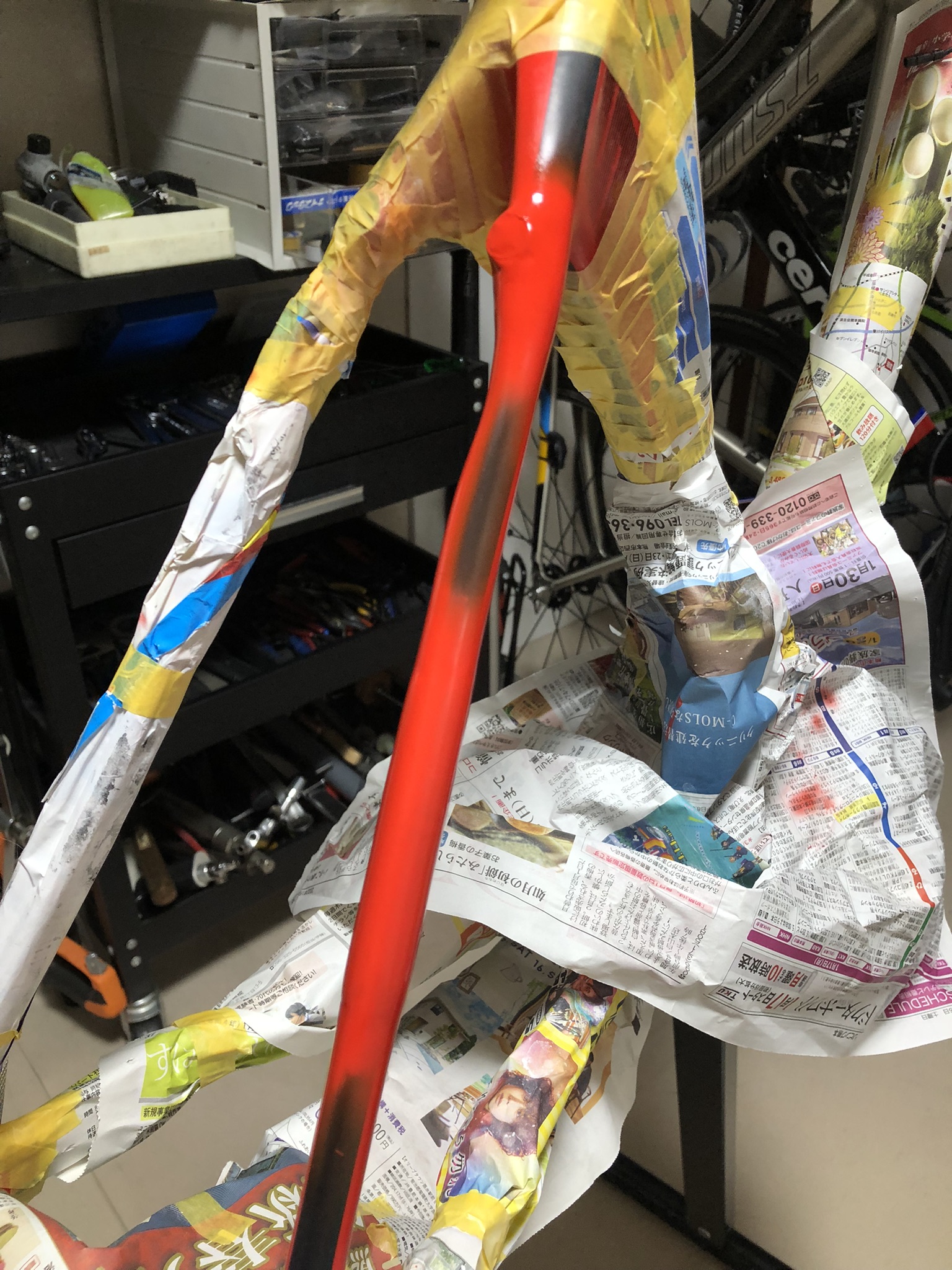 赤い塗装を入れたDEROSAのシートステー
