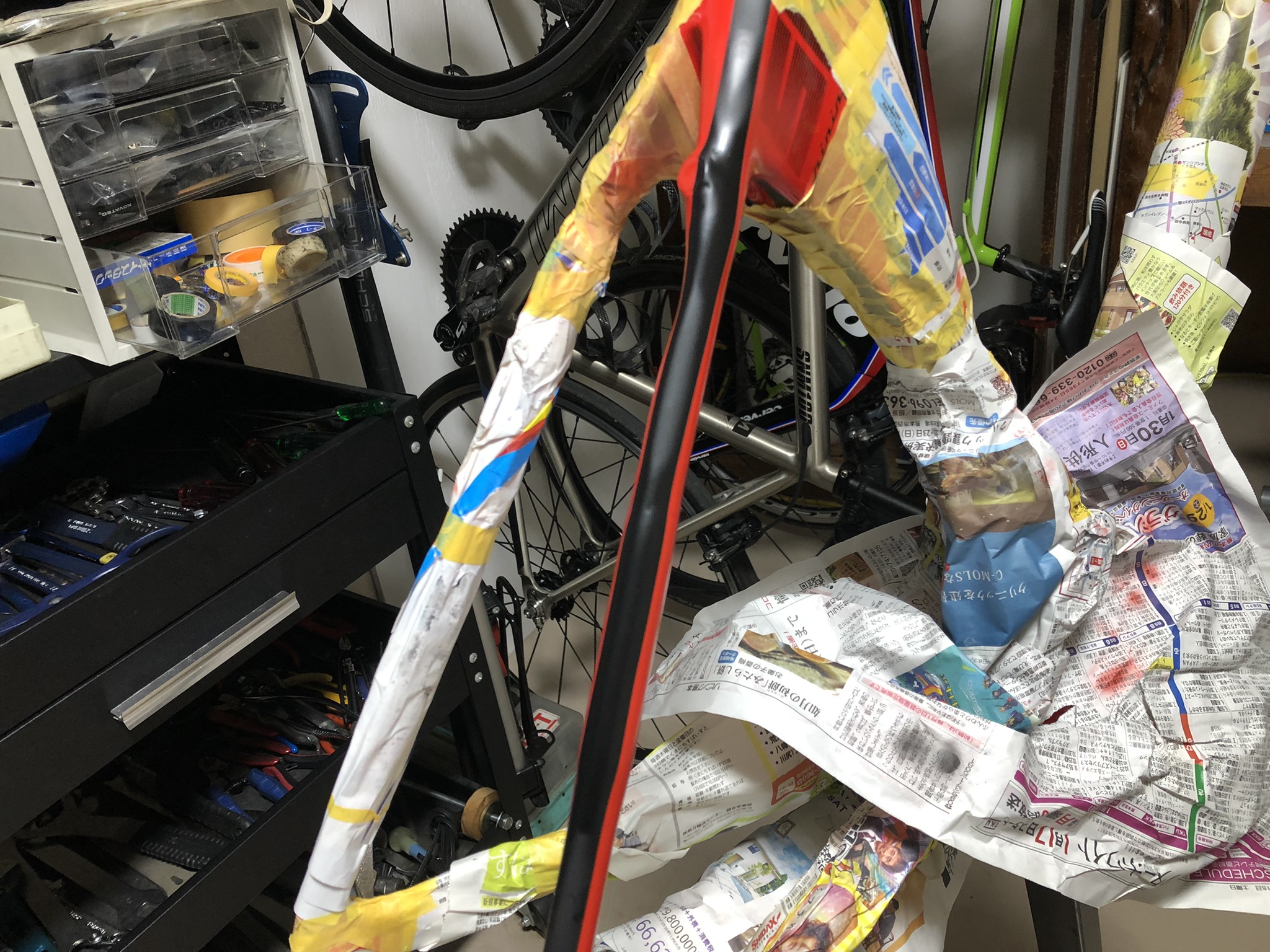 黒い塗装を入れたDEROSAのシートステー