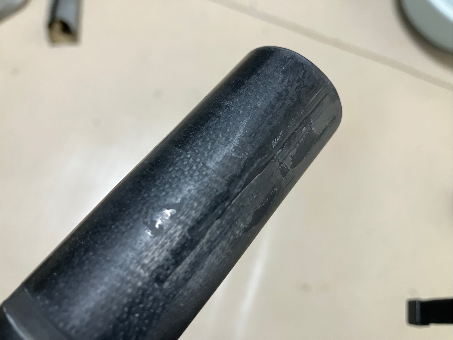 接着完了後のFELTカーボンコラム
